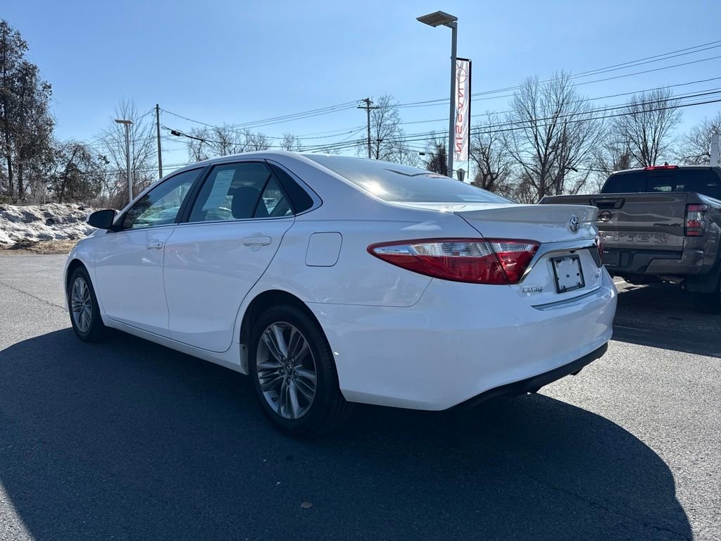Used 2017 Toyota Camry SE image 5