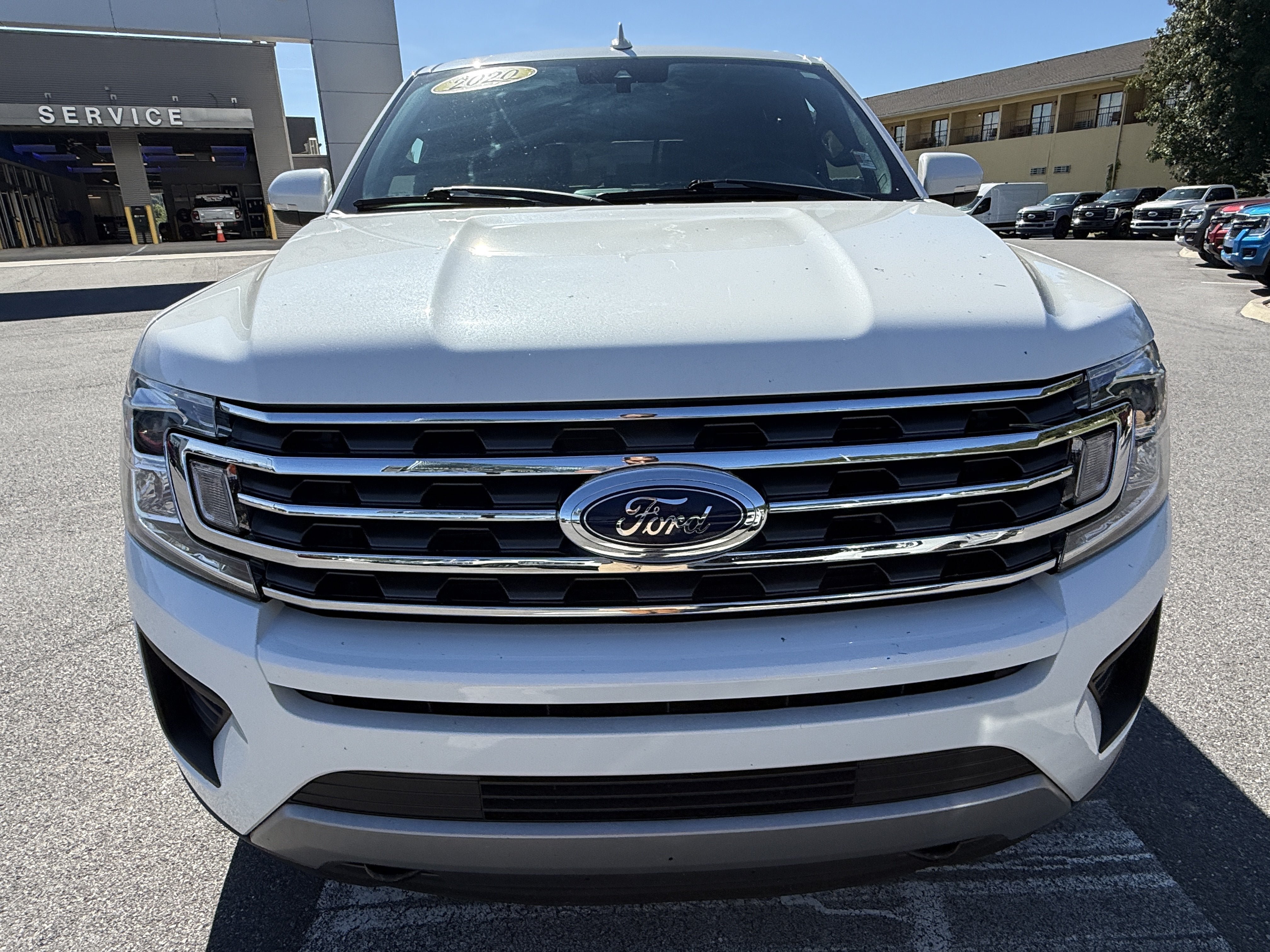 Used 2020 Ford Expedition XLT w/ Equipment Group 202A AWD/4WD image 2
