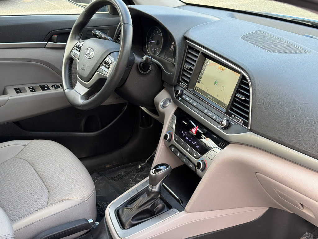 Used 2017 Hyundai Elantra Limited w/ Limited Tech Package 04 FWD image 8