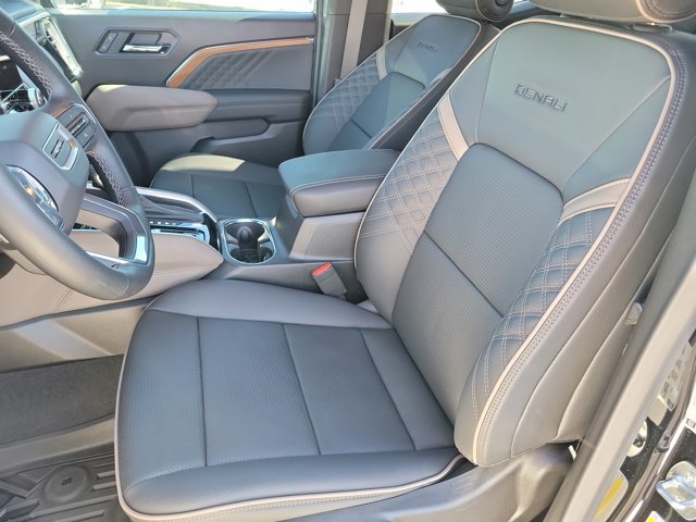 Used 2025 GMC Canyon Denali w/ LPO, Denali Black Edition image 13