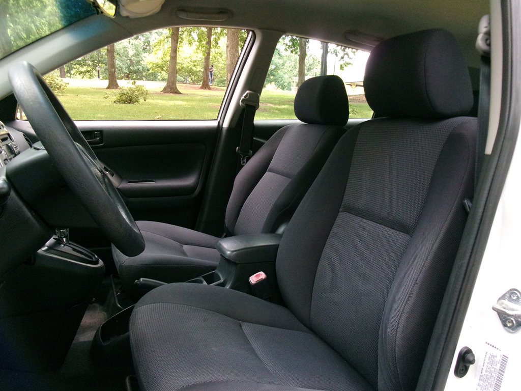 Used 2005 Pontiac Vibe w/ Power Group Value Package FWD image 15