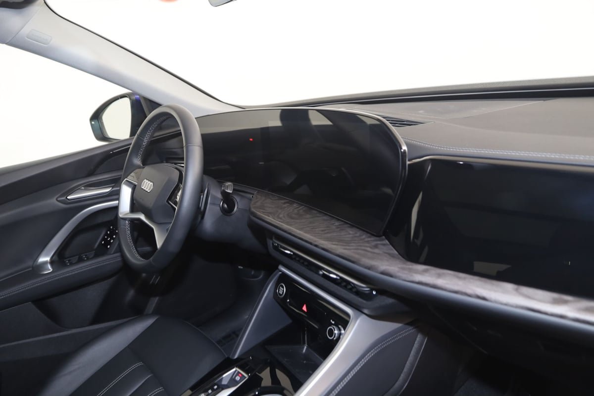 Used 2025 Audi Q5 Premium w/ Convenience Package AWD/4WD image 40