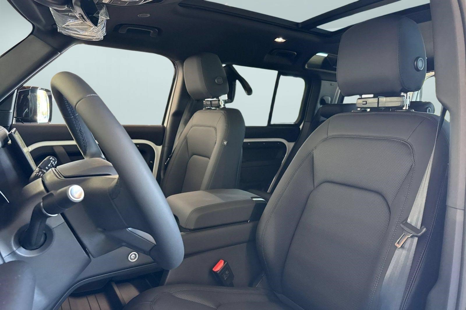 New 2026 Land Rover Defender 110 X-Dynamic SE AWD/4WD image 24