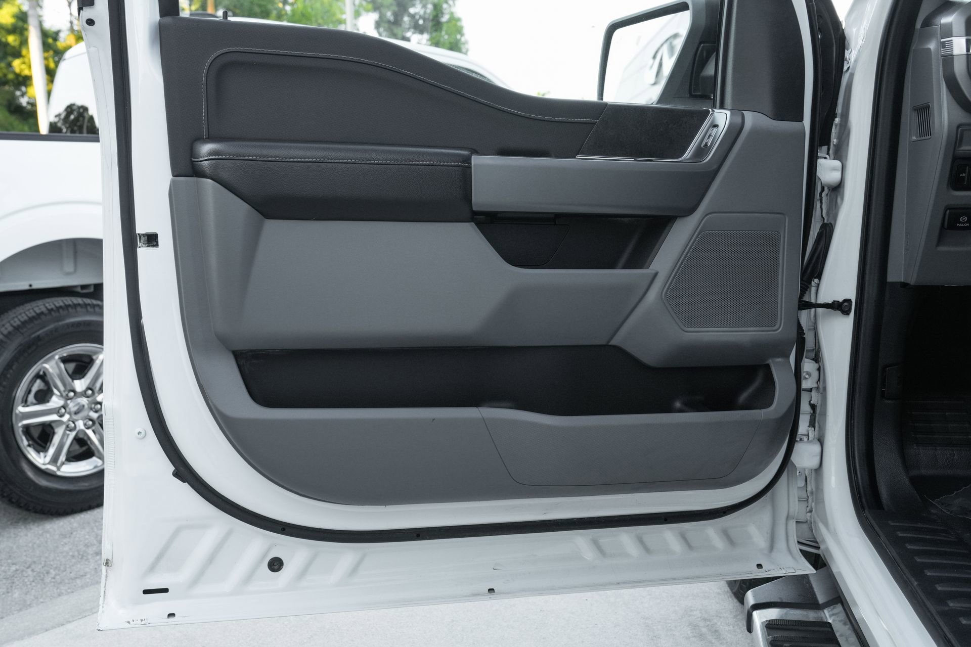 Used 2024 Ford F150 XLT w/ Mobile Office Package image 31