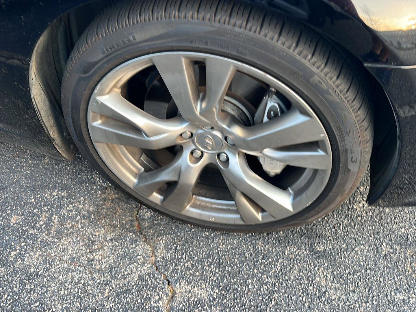 Used 2013 INFINITI M56 w/ Sport Pkg image 7