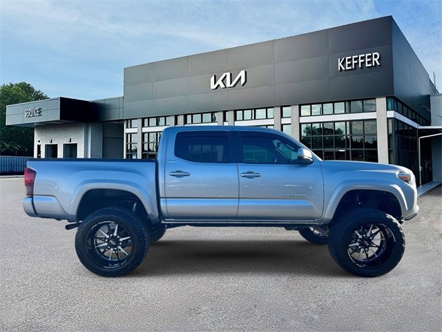 Used 2022 Toyota Tacoma TRD Sport image 9