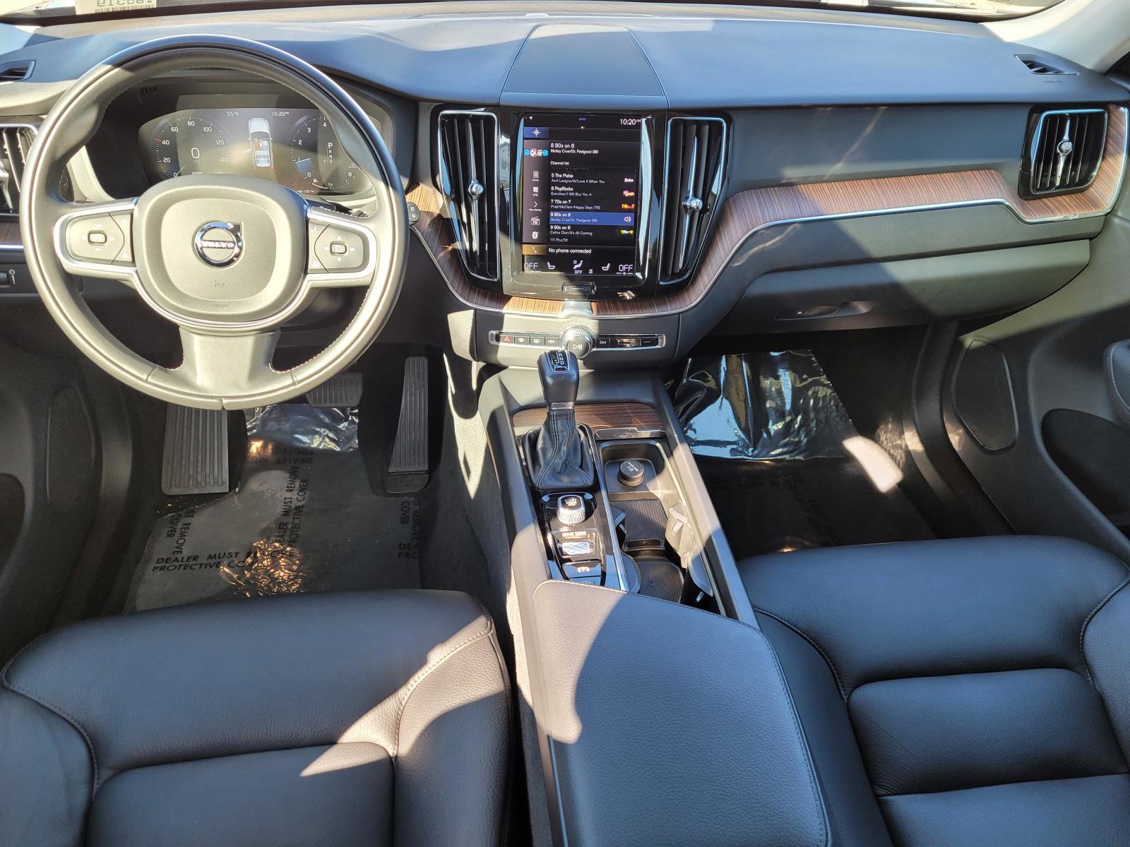 Used 2021 Volvo XC60 T6 Momentum w/ Premium Package image 5