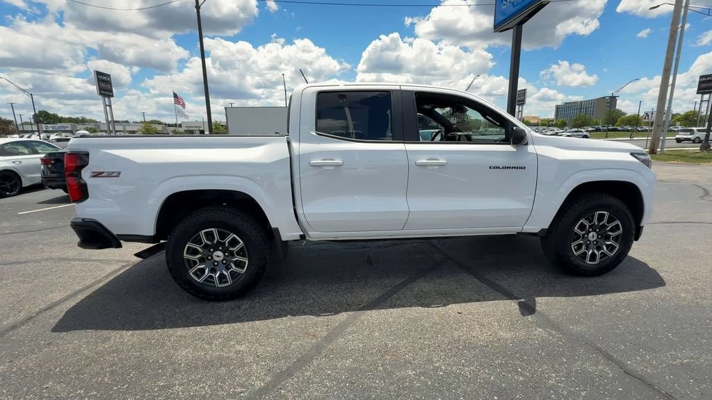 Used 2025 Chevrolet Colorado Z71 AWD/4WD image 9