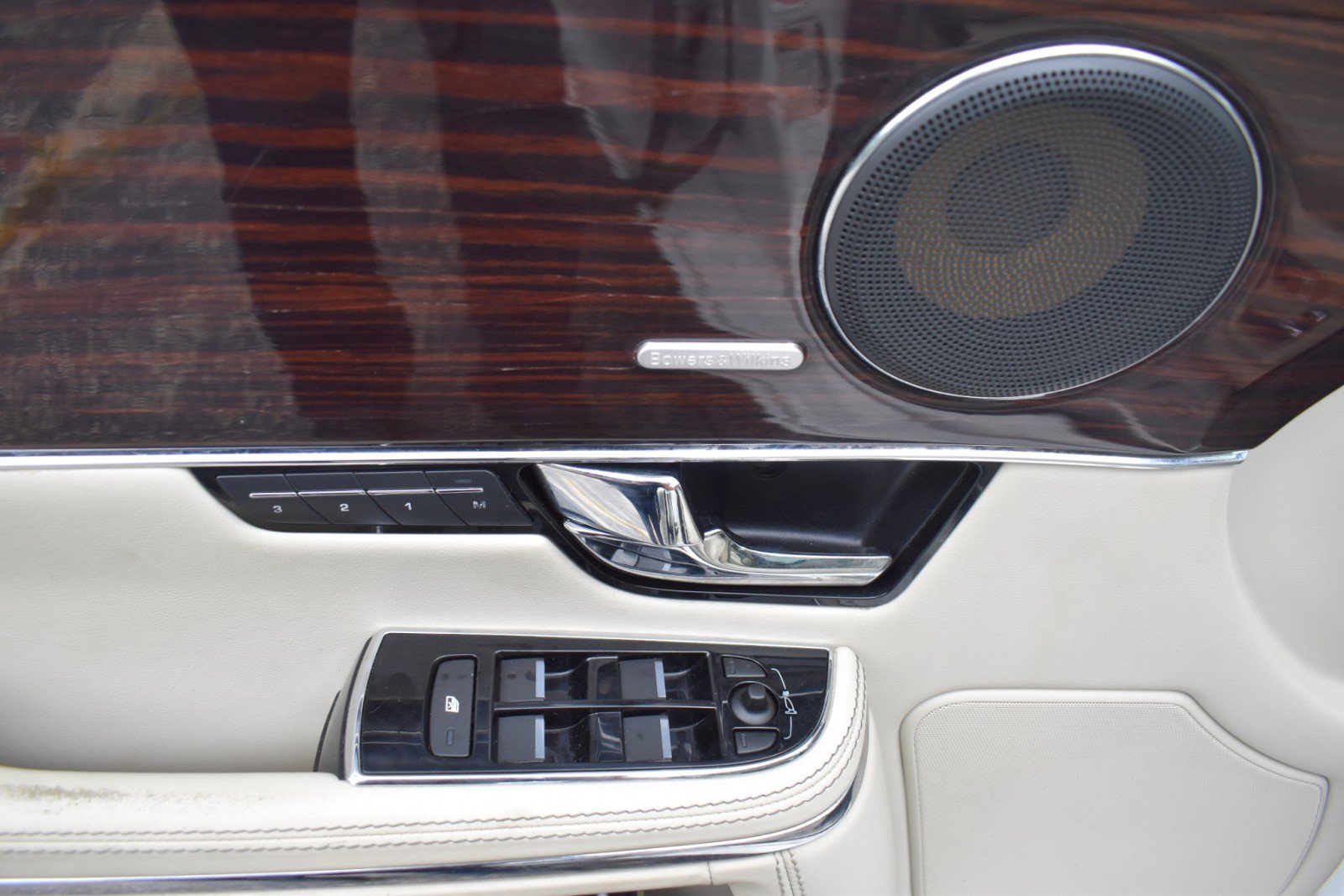 Used 2011 Jaguar XJ L RWD image 31