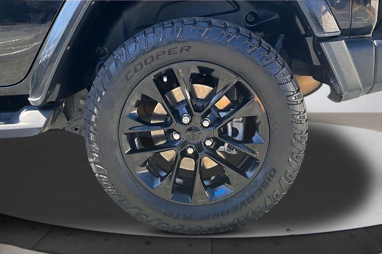Used 2022 Jeep Wrangler Unlimited Sahara image 35