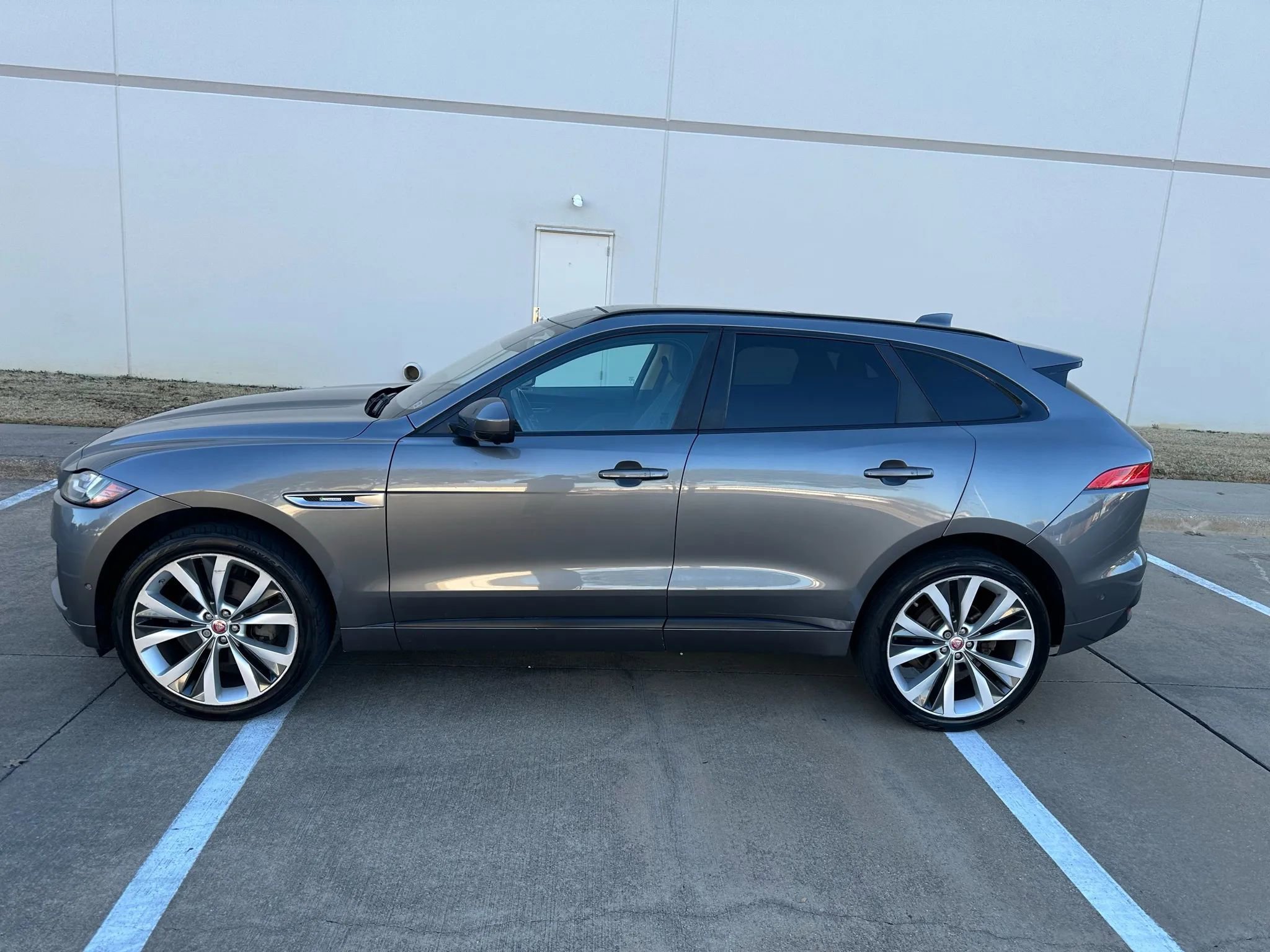 Used 2017 Jaguar F-PACE R-Sport image 2