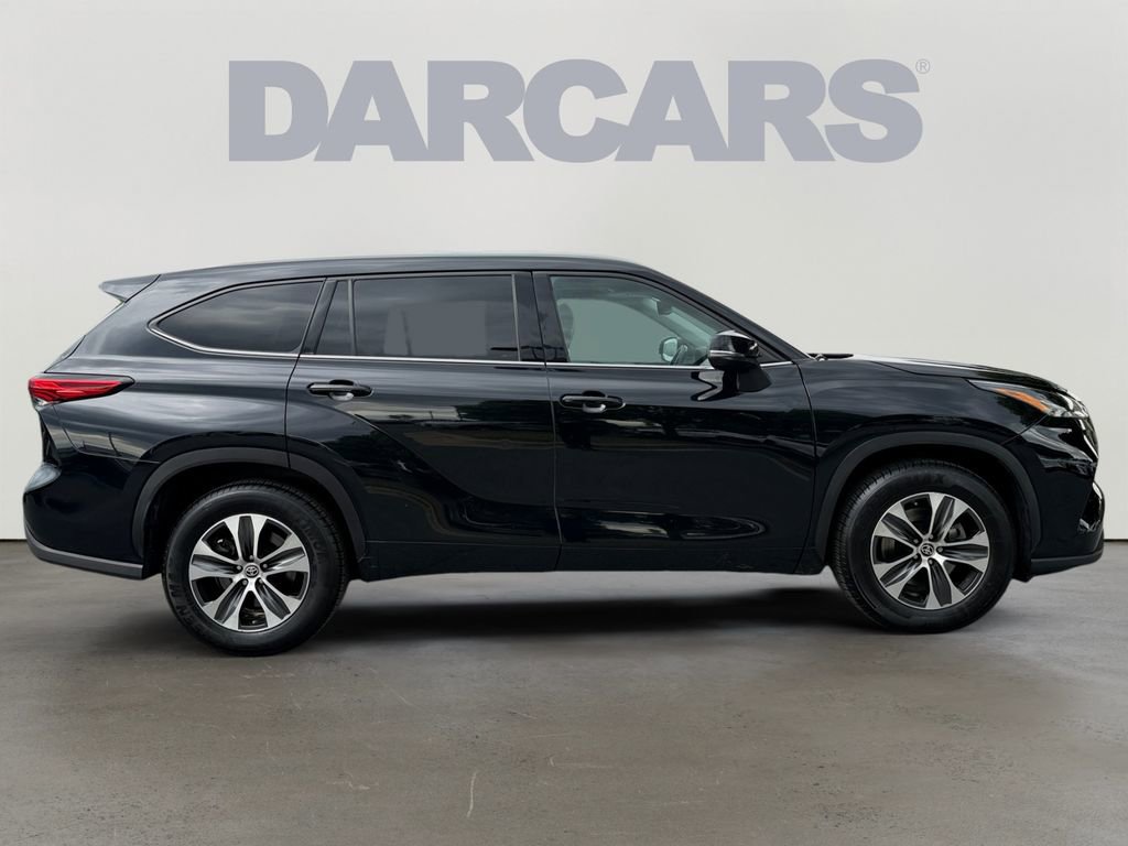 Used 2022 Toyota Highlander XLE FWD image 7