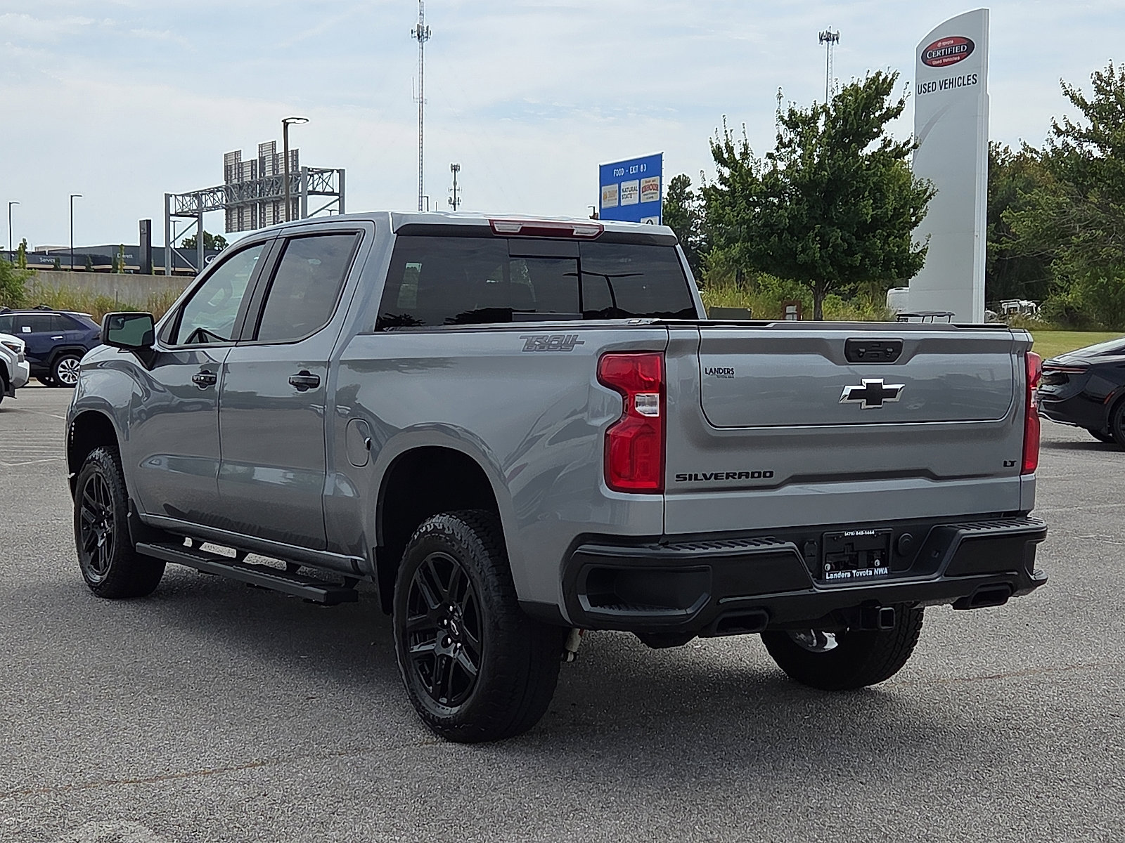 Used 2025 Chevrolet Silverado 1500 LT Trail Boss w/ Convenience Package II image 4
