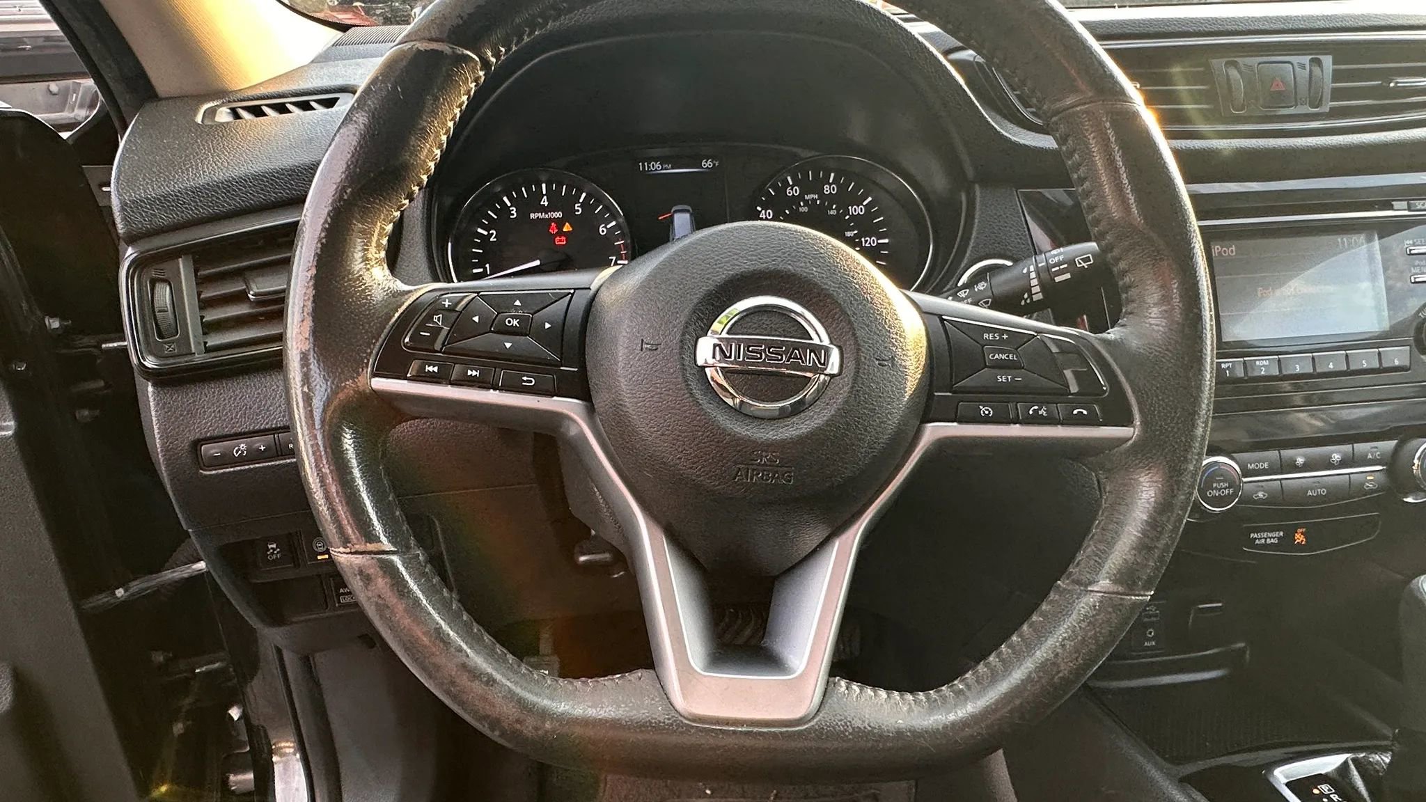 Used 2017 Nissan Rogue SV AWD/4WD image 20