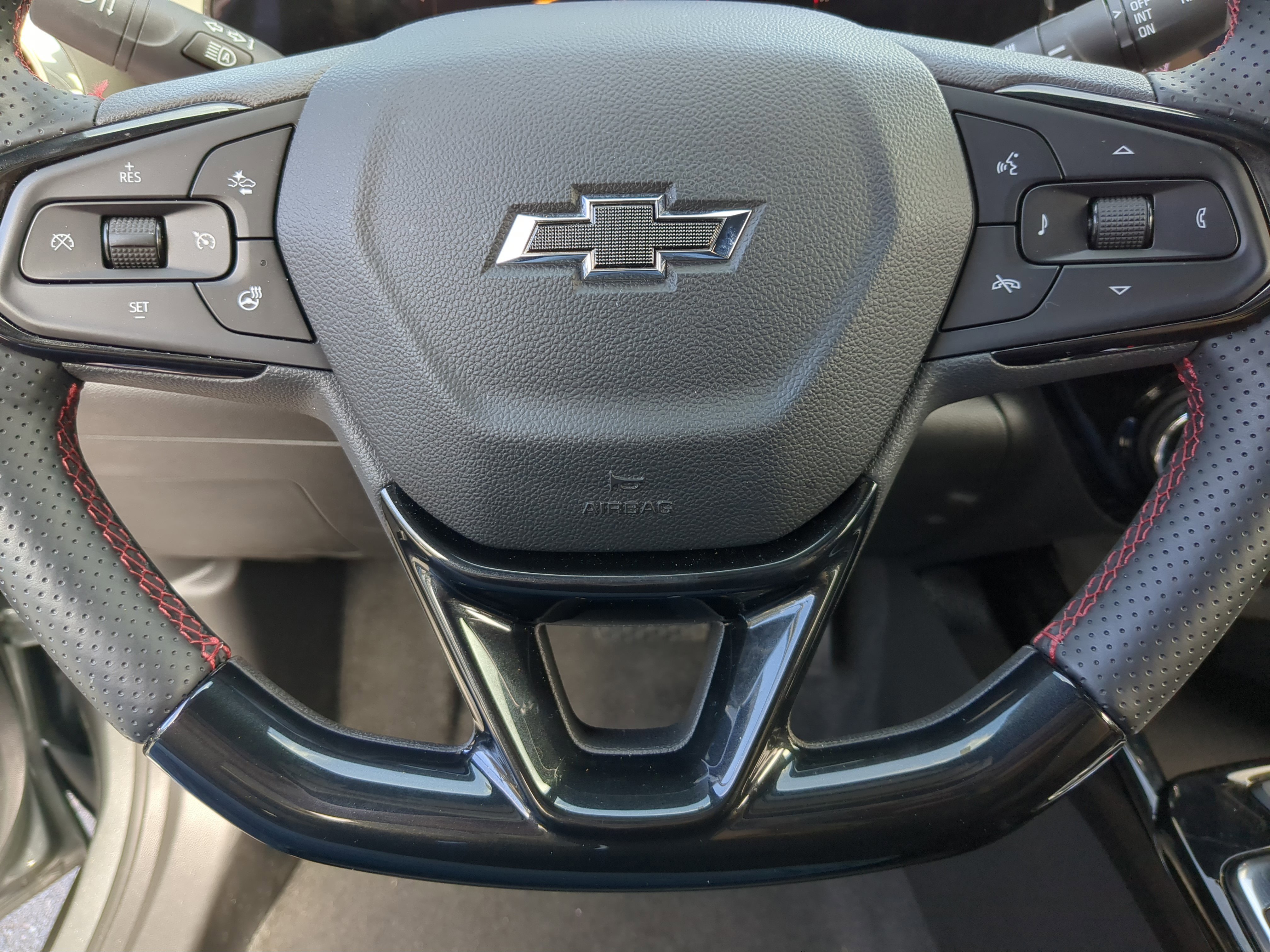 Used 2025 Chevrolet Trax RS w/ Driver Confidence Package FWD image 10