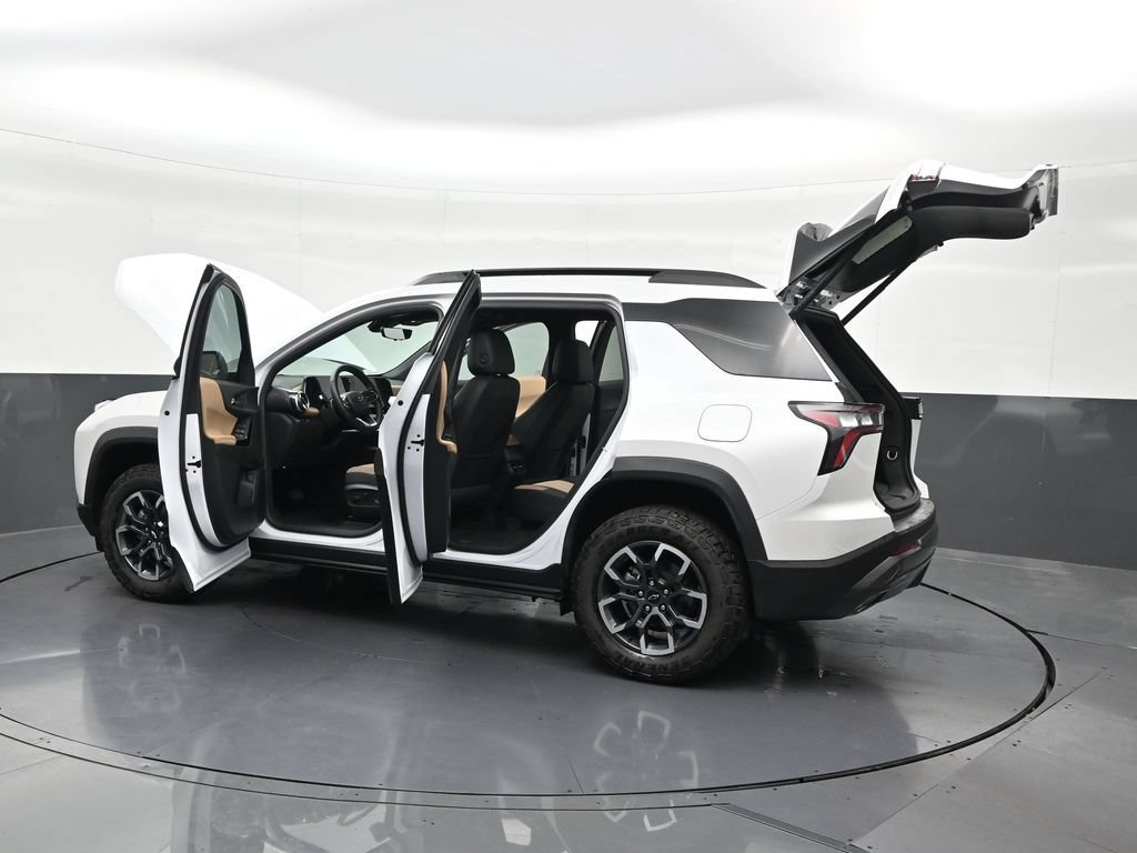 Used 2025 Chevrolet Equinox ACTIV w/ Safety and Technology Package FWD image 35