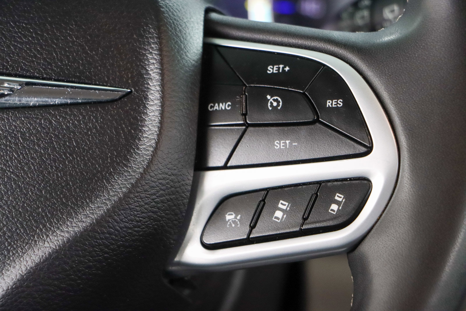 Used 2023 Chrysler Pacifica Touring-L FWD image 14