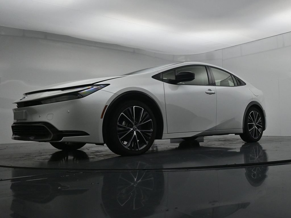 Used 2024 Toyota Prius XLE FWD image 35