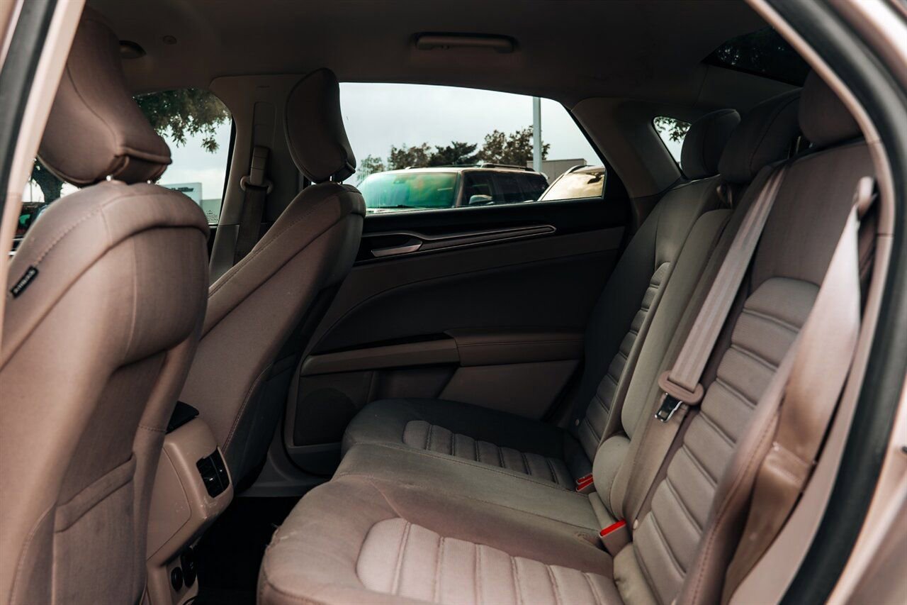 Used 2018 Ford Fusion SE FWD image 33