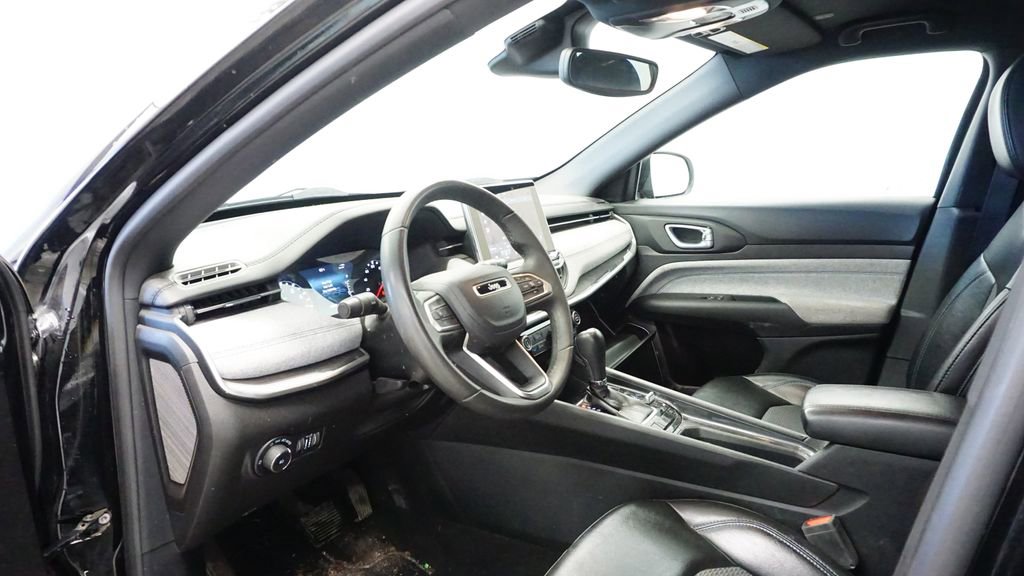 Used 2023 Jeep Compass Latitude image 22