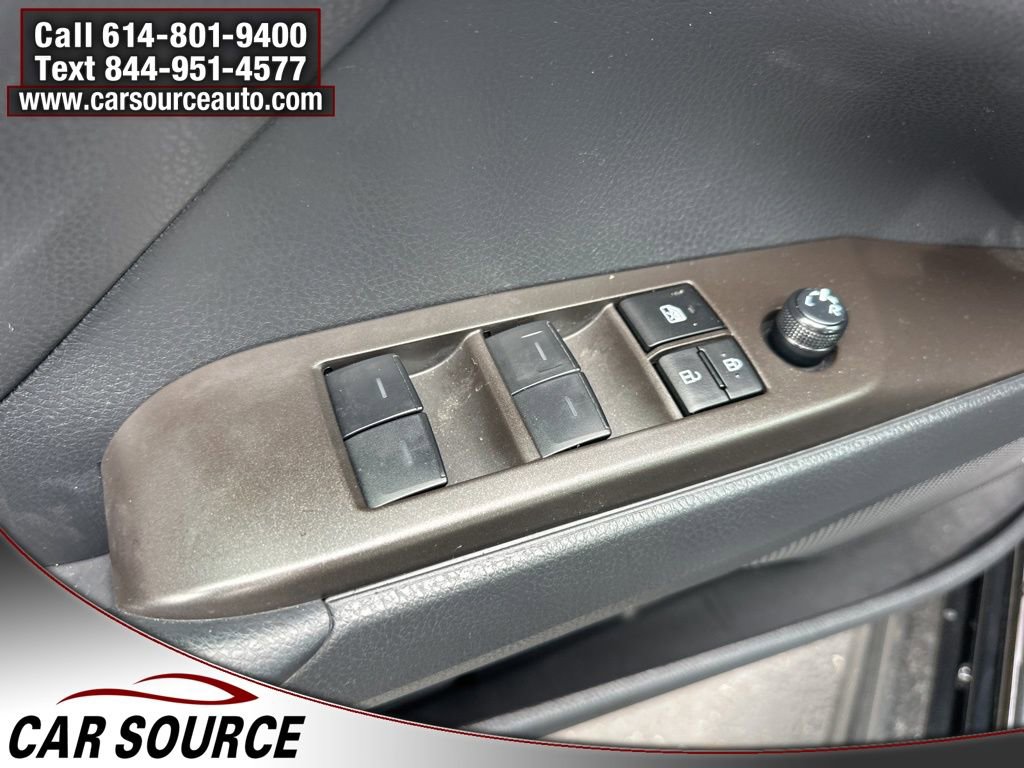 Used 2023 Toyota Camry SE w/ Cold Weather Package image 10