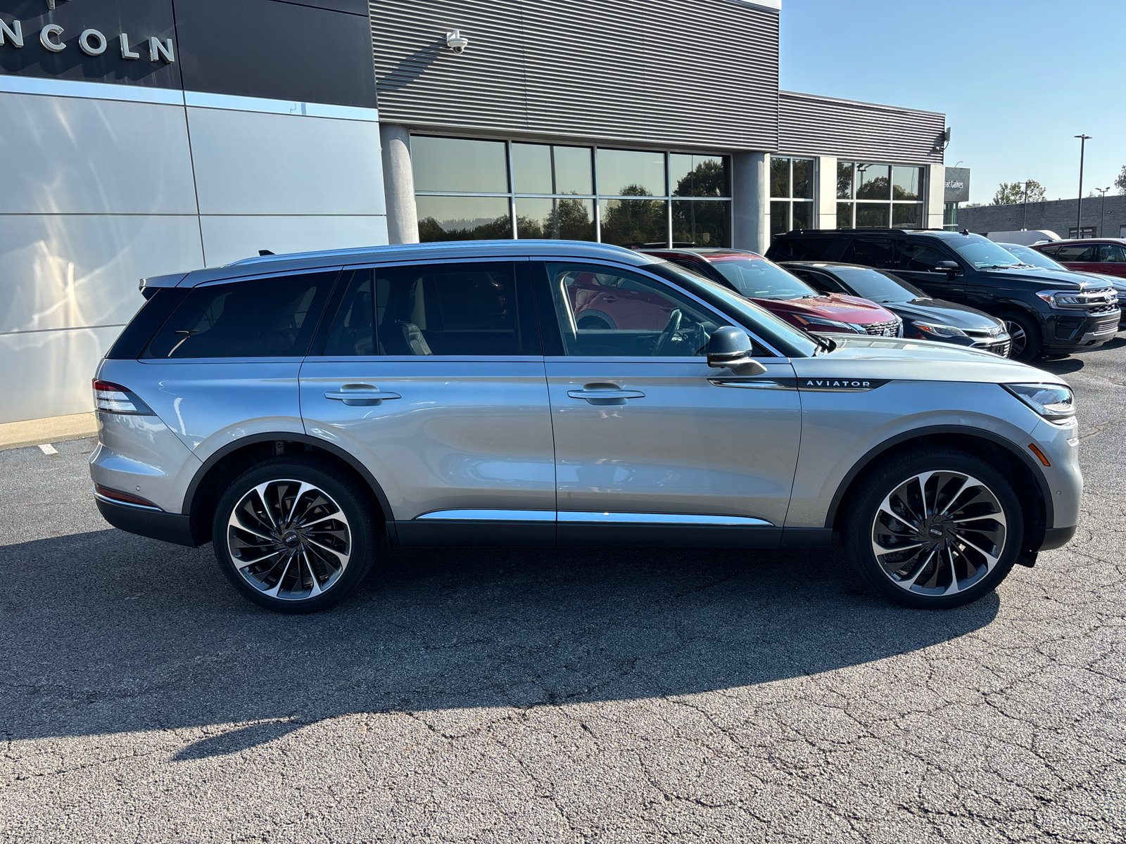 Certified 2024 Lincoln Aviator Reserve w/ Equipment Group 201A AWD/4WD image 8