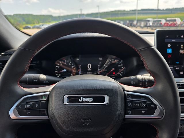 Used 2023 Jeep Compass Trailhawk image 11