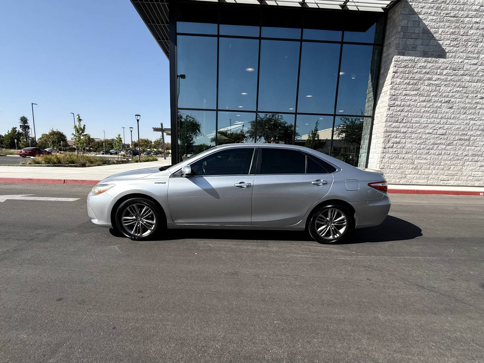 Used 2015 Toyota Camry SE FWD image 12