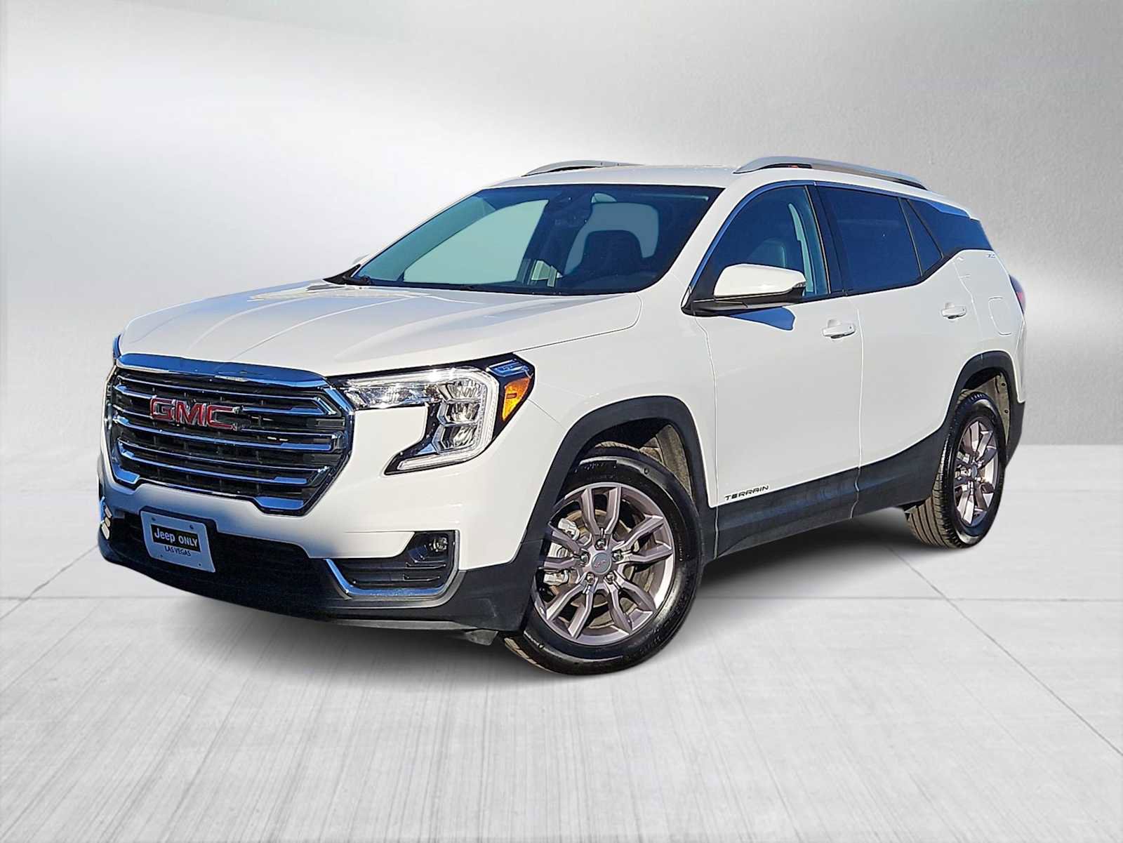 Used 2024 GMC Terrain SLT image 1