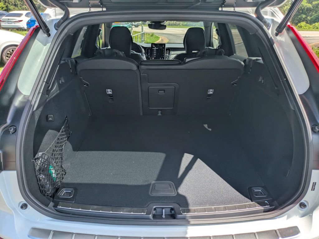 New 2026 Volvo XC60 B5 Ultra w/ Protection Package Premier AWD/4WD image 13