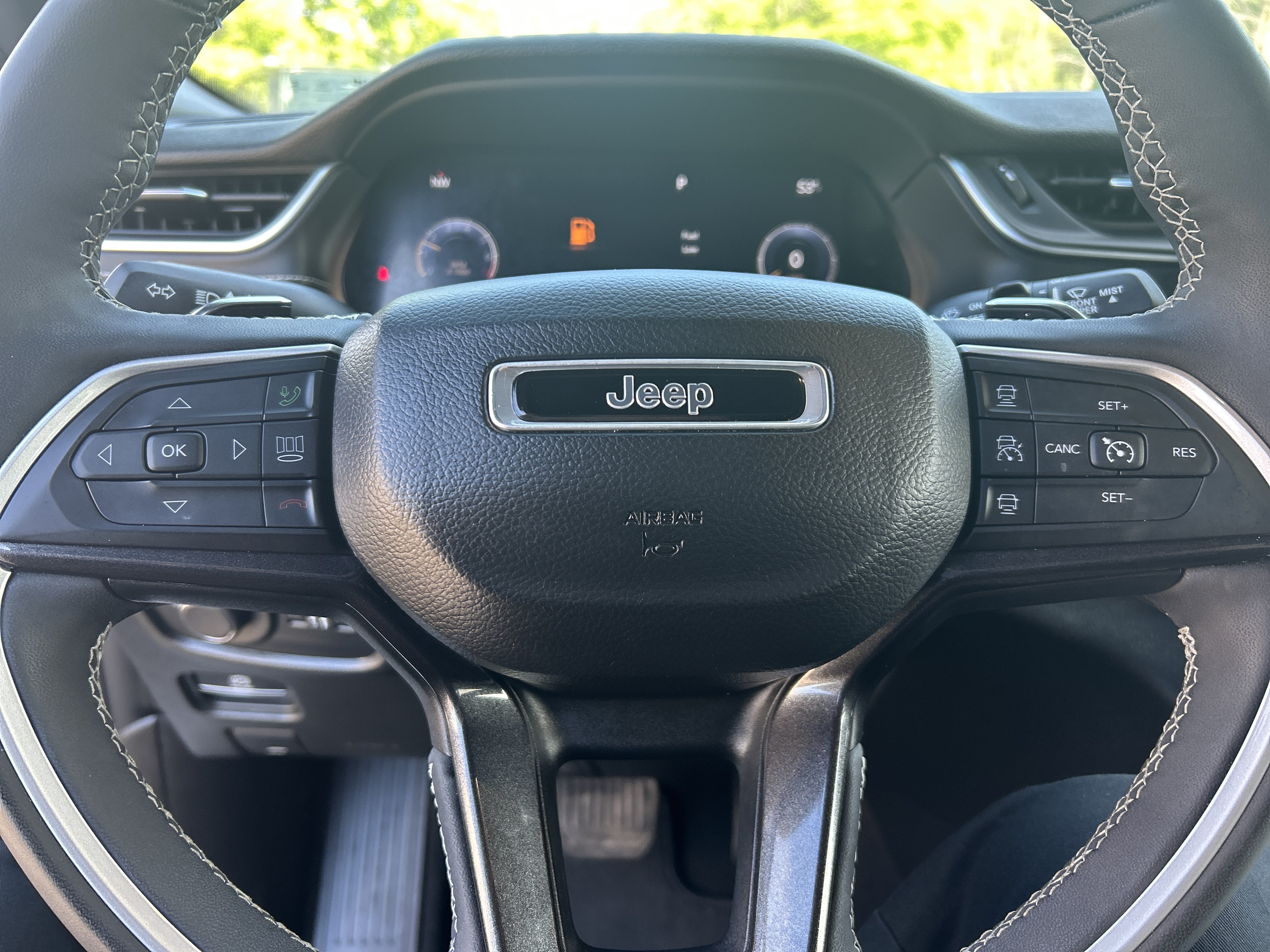 Used 2023 Jeep Grand Cherokee Altitude AWD/4WD image 14