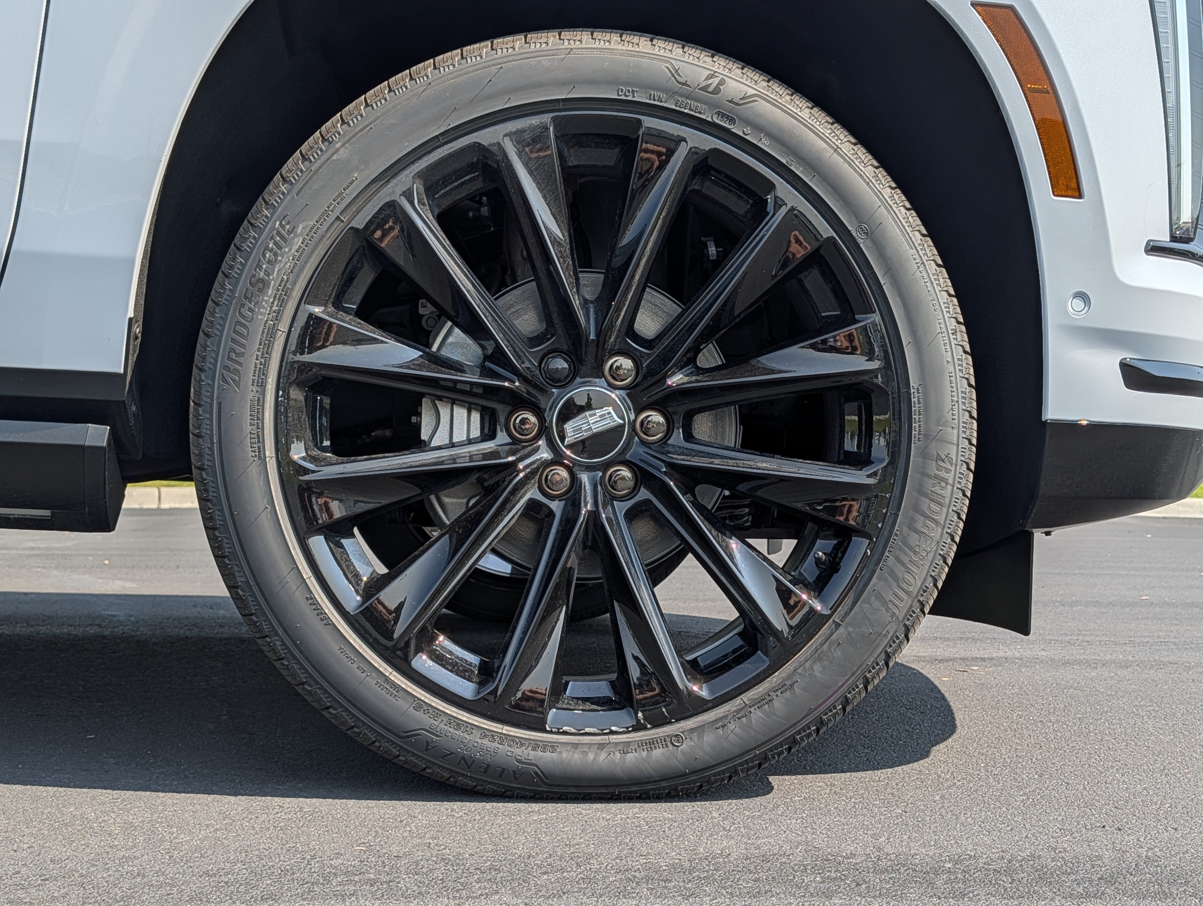 New 2026 Cadillac Escalade Platinum Sport w/ LPO, ONYX Package AWD/4WD image 9