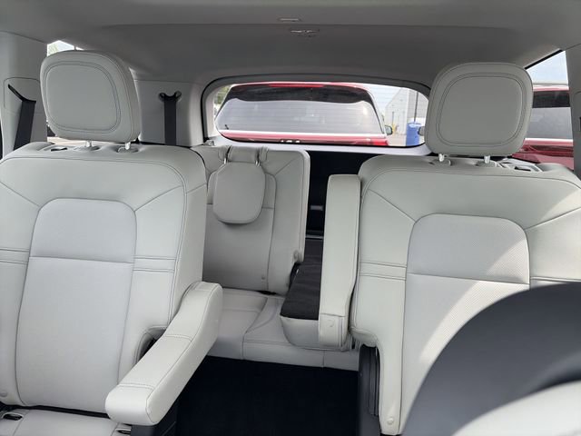 Used 2025 Lincoln Aviator AWD w/ Equipment Group 101A image 23