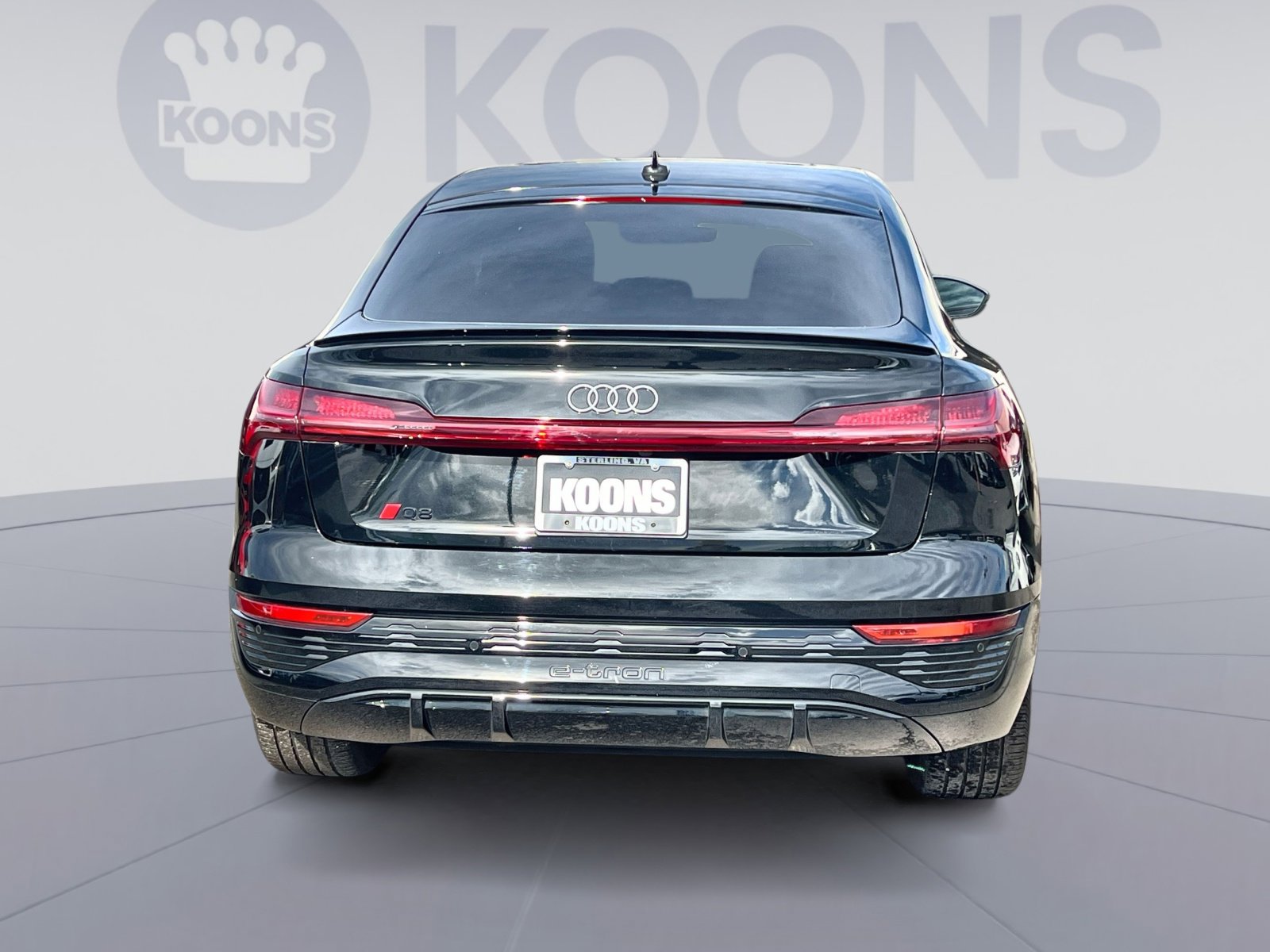 Used 2024 Audi Q8 e-tron Premium Plus image 5