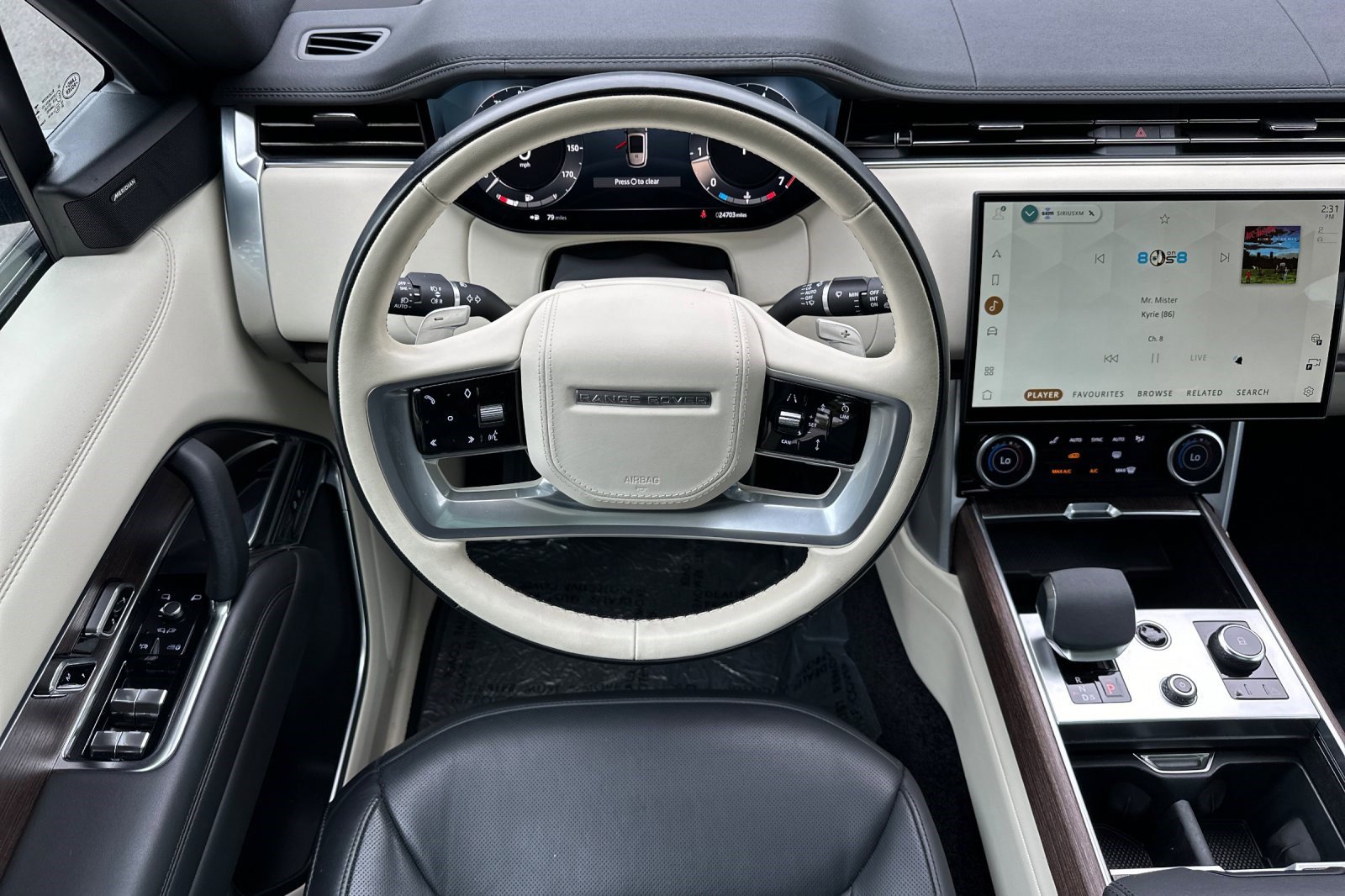 Used 2023 Land Rover Range Rover Long Wheelbase SE image 28
