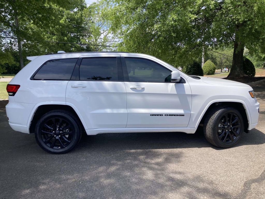 Used 2020 Jeep Grand Cherokee Altitude RWD image 2