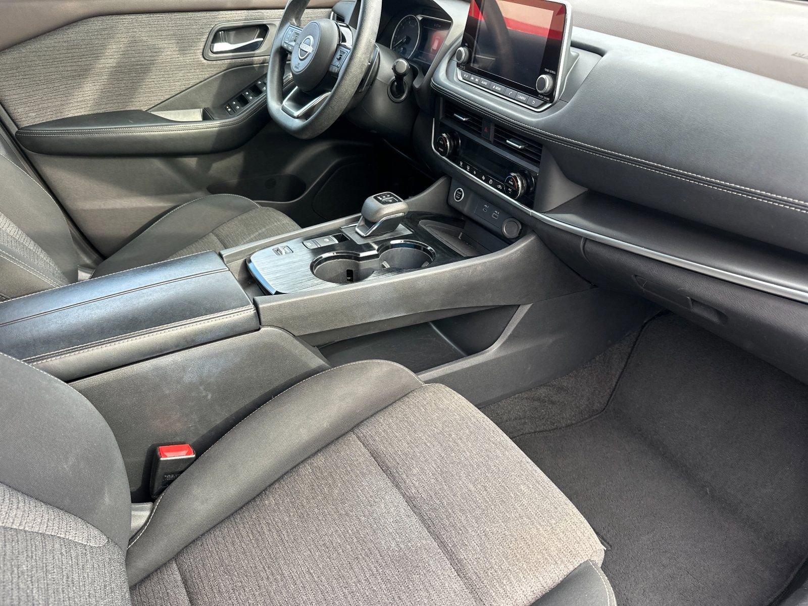 Used 2023 Nissan Rogue SV image 15