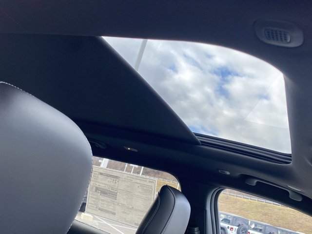 New 2025 Jeep Grand Cherokee L Limited w/ Black Appearance Package image 32