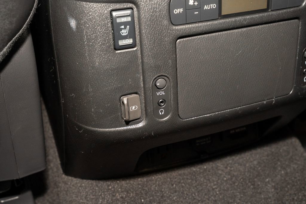 Used 2019 Nissan Armada Platinum w/ Captain's Chairs Package image 9