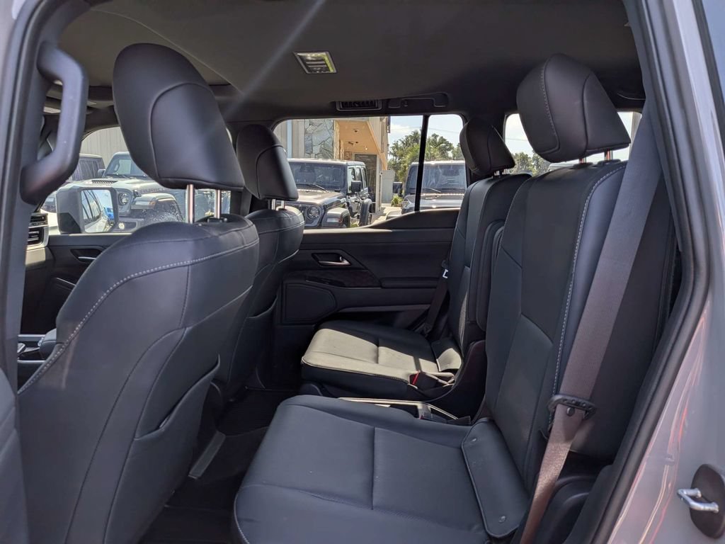 Used 2024 Lexus GX 550 w/ Cold Area Package AWD/4WD image 11