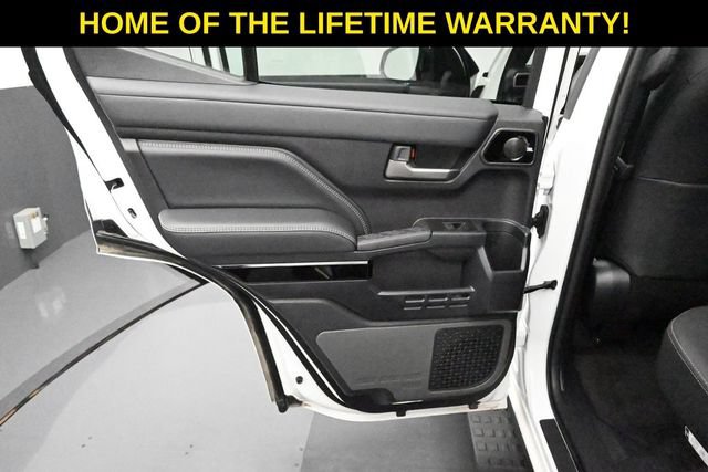 Used 2025 Toyota 4Runner Limited AWD/4WD image 29