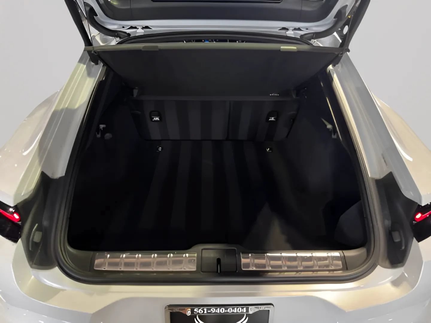 Used 2024 Porsche Panamera image 27