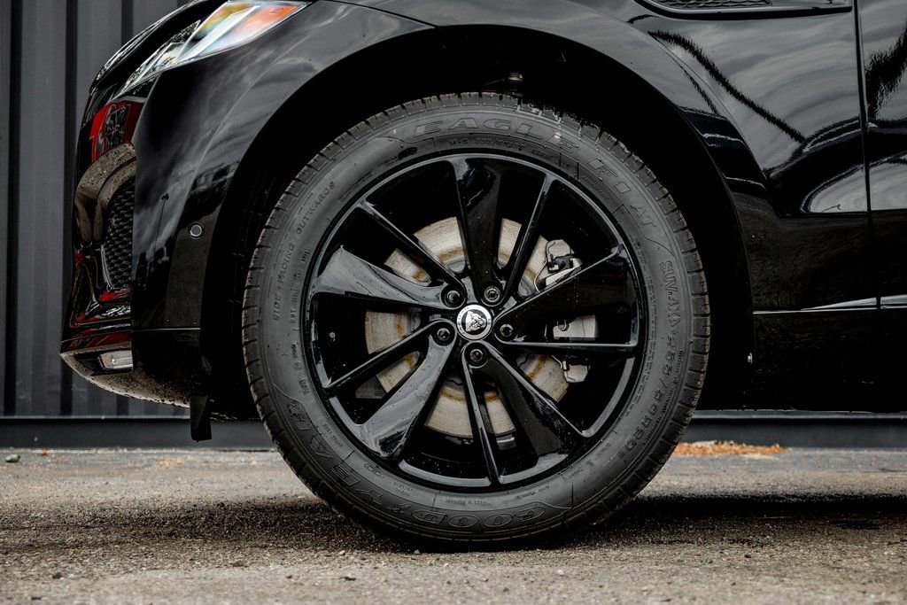 New 2026 Jaguar F-PACE R-Dynamic S image 4