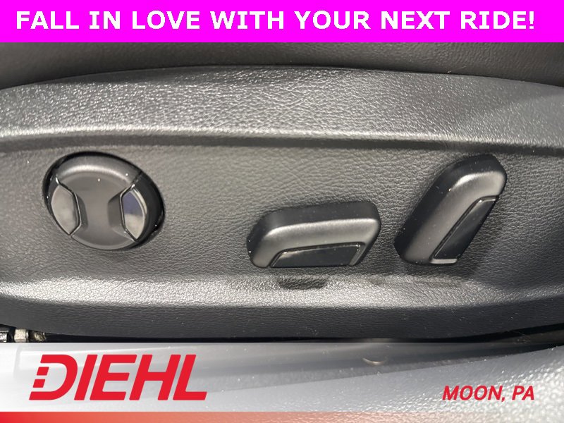 Used 2017 Volkswagen Golf R 4-Door image 19