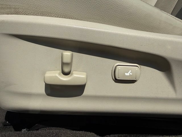 Used 2011 Subaru Outback 2.5i Limited AWD/4WD image 14