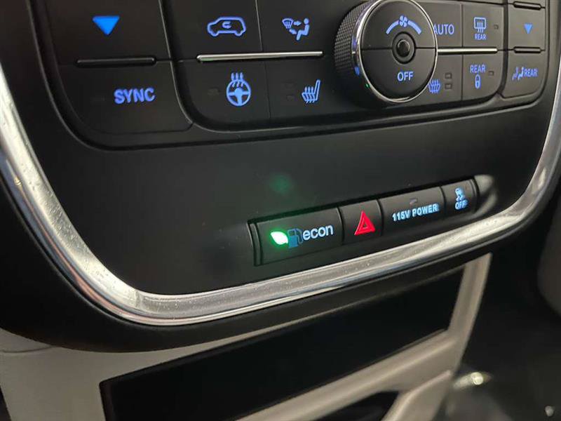 Used 2015 Chrysler Town & Country Touring-L w/ Driver Convenience Group FWD image 71