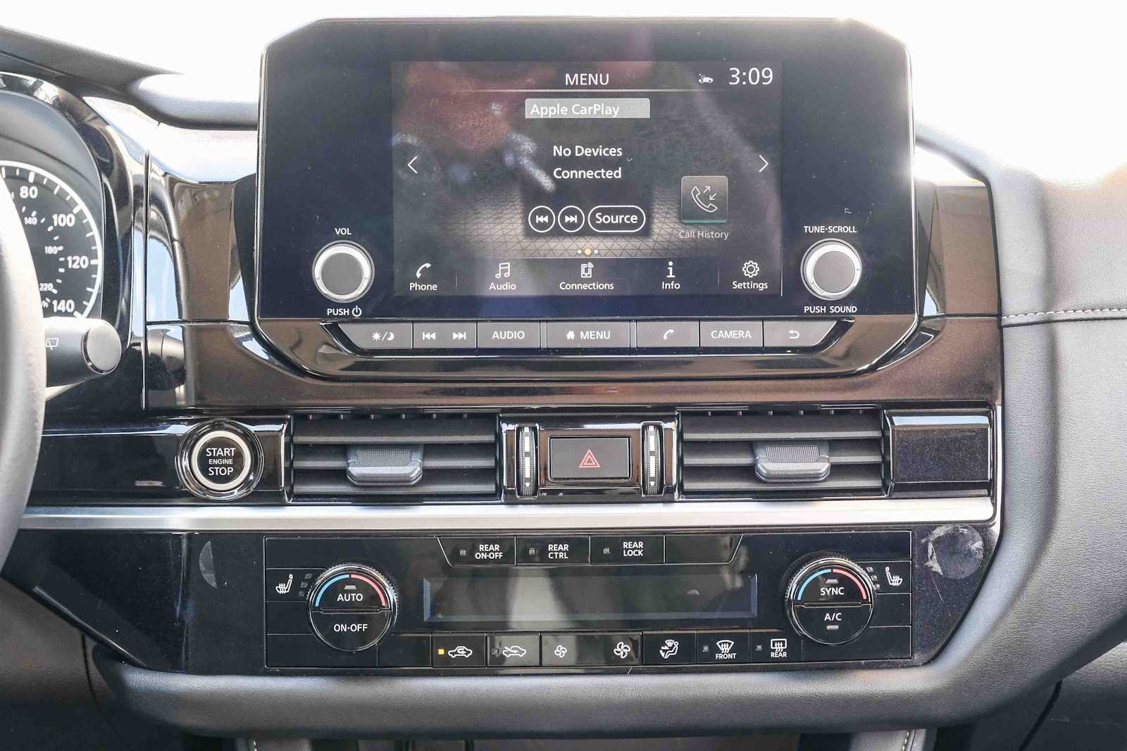 Used 2024 Nissan Pathfinder SV FWD image 14