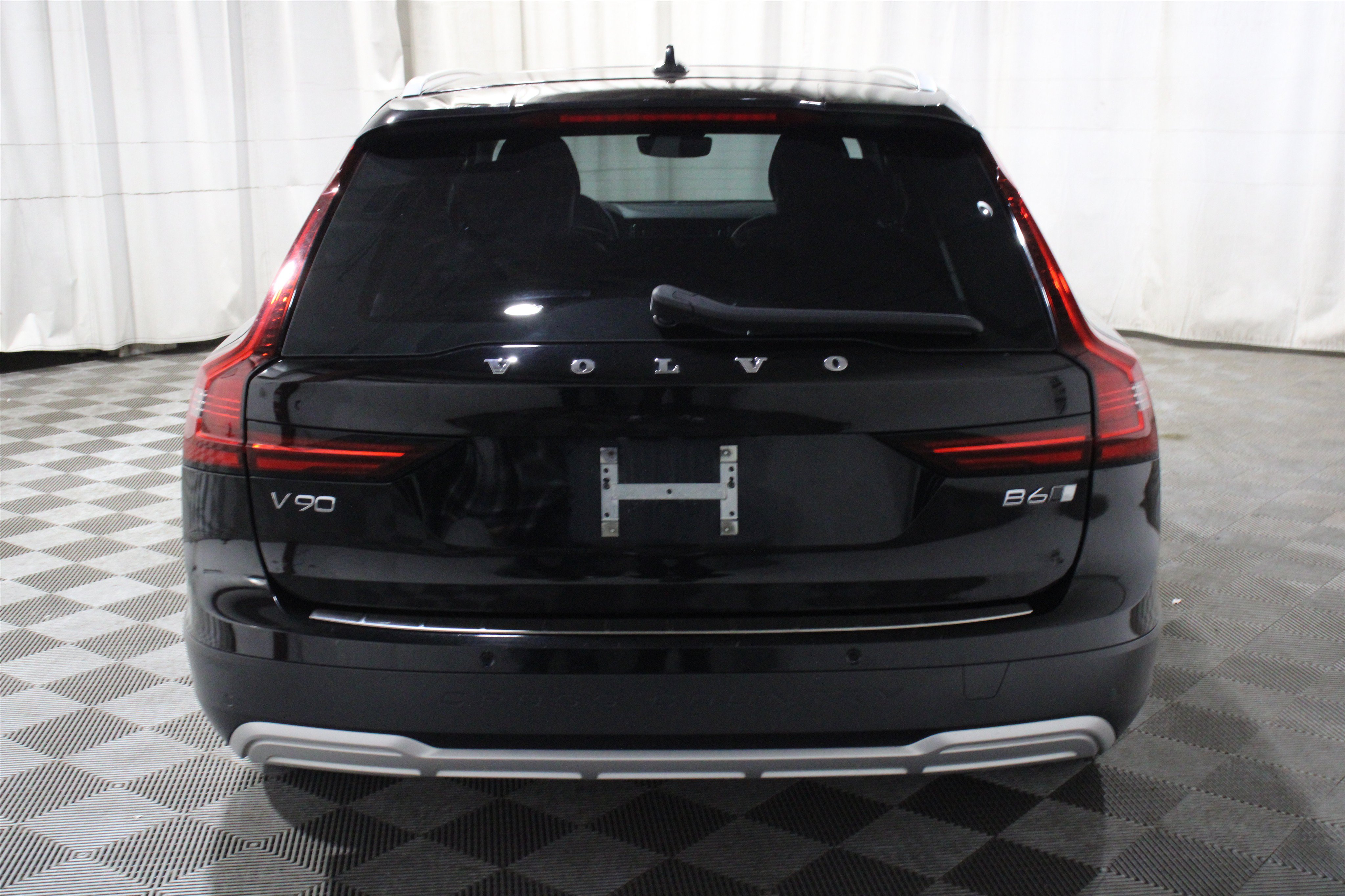 Used 2023 Volvo V90 B6 Cross Country Ultimate AWD/4WD image 32