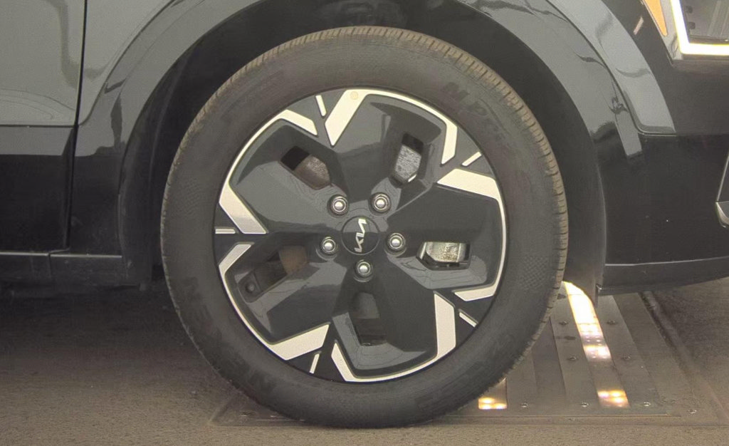 Used 2023 Kia Niro Wind w/ Wind Preserve Package FWD image 9