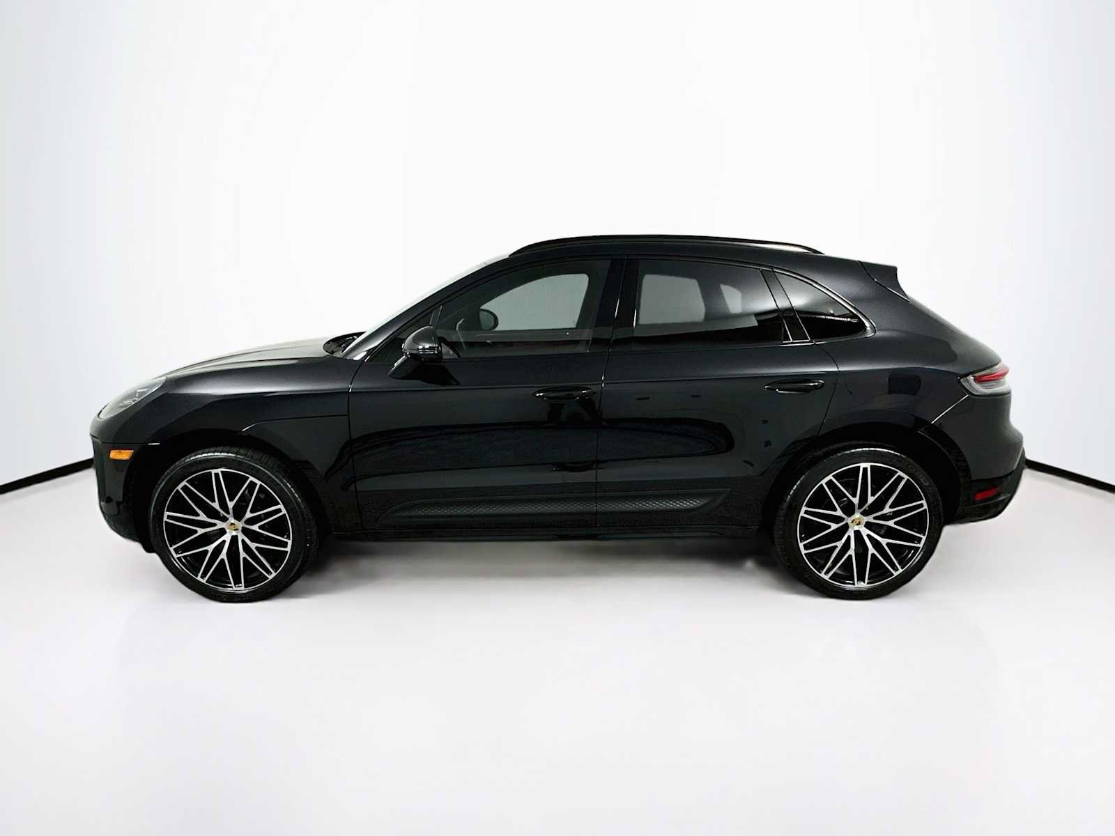 Certified 2026 Porsche Macan AWD/4WD image 2